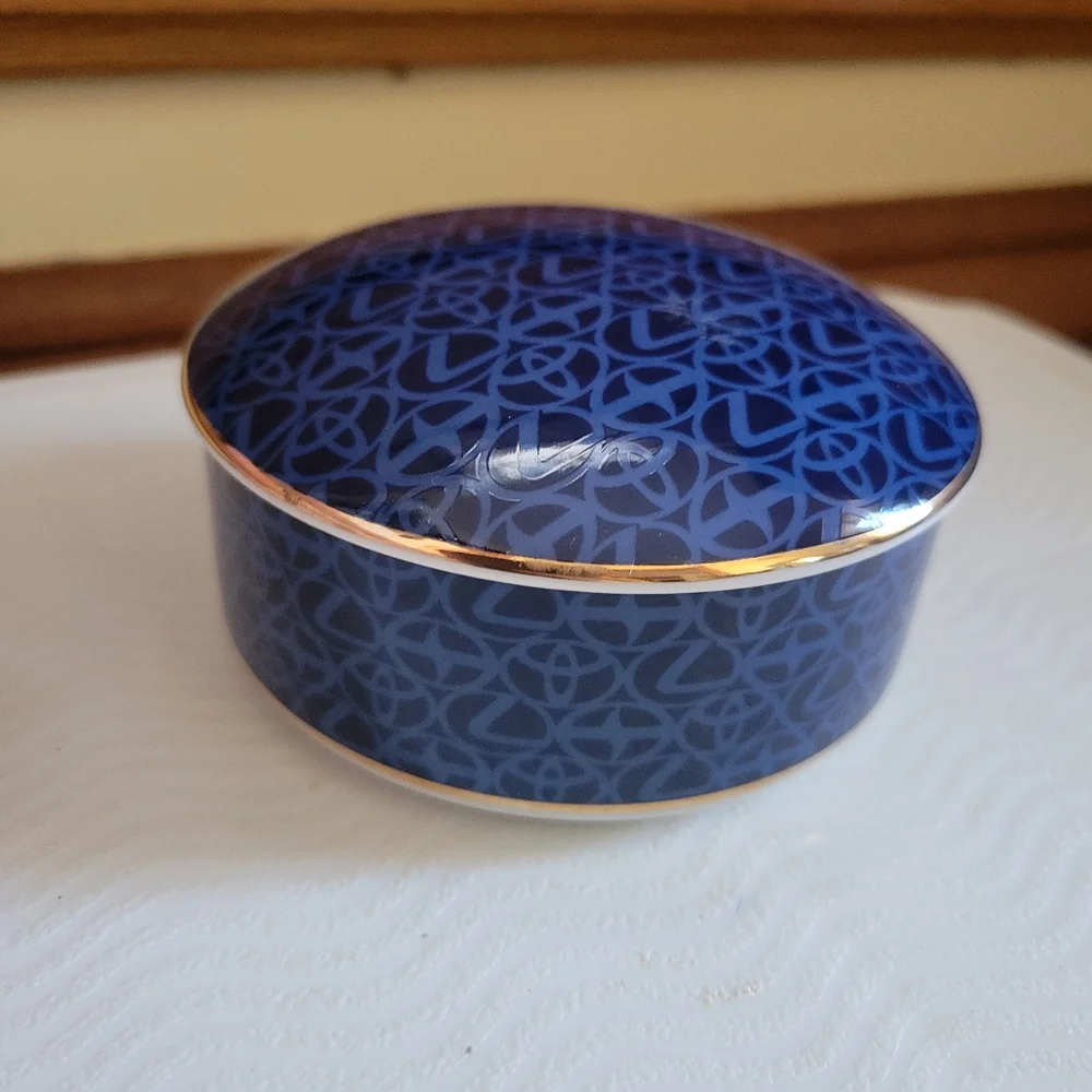 Tiffany & Co. 2007 commemorative Lexus Toyota anniversary trinket dish gold trim - Picture 2 of 7